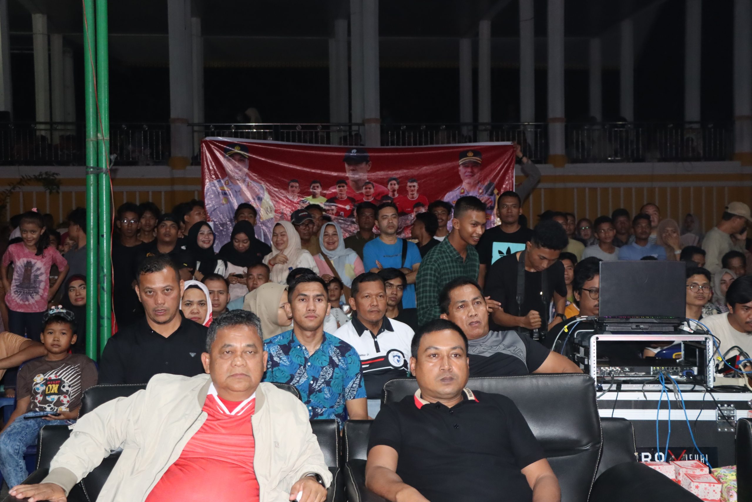 Polres Aceh Tamiang Beserta Jajaran Gelar Nobar Pertandingan Semifinal Piala Asia U-23 Bersama Masyarakat